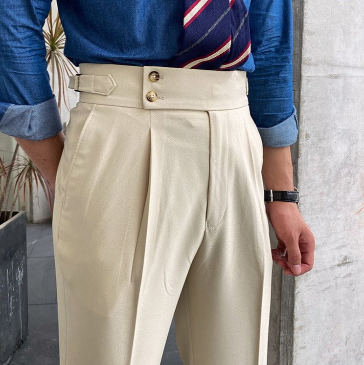 Sartoriale High-Waist Bundfaltenhose in Schwarz