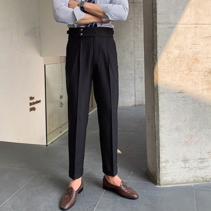Sartoriale High-Waist Bundfaltenhose in Schwarz