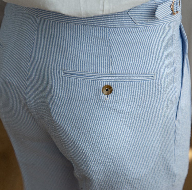Sartoriale Sommerhose mit Bundfalten in Hellblau
