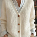 Ilona – Strickjacke mit V-Ausschnitt