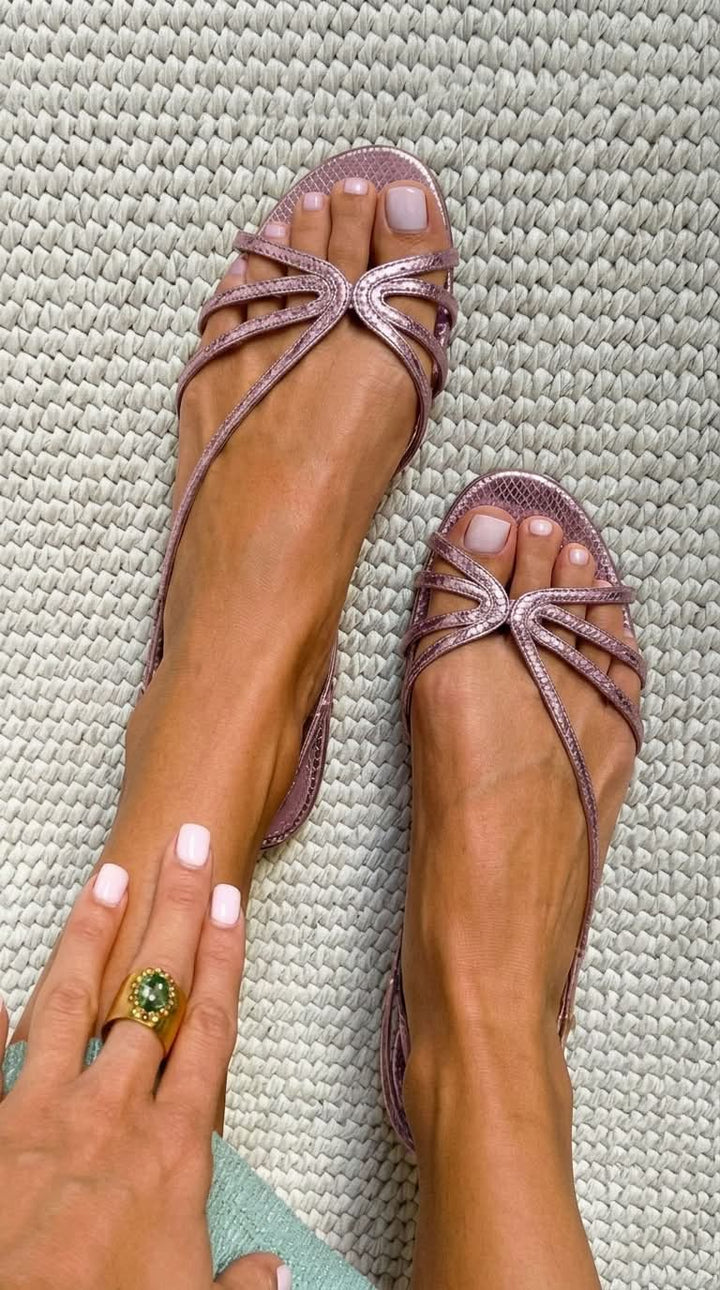 Goldene Riemchensandalen in feiner Reptilien-Optik