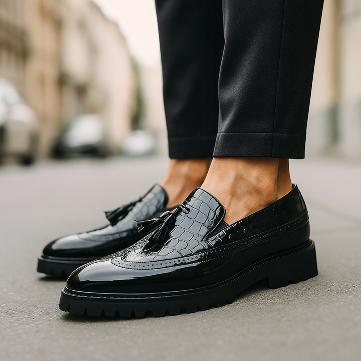 Chunky Tassel Loafer mit Krokodil-Prägung und Lackleder