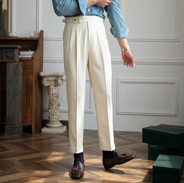 Sartoriale High-Waist Bundfaltenhose in Marineblau