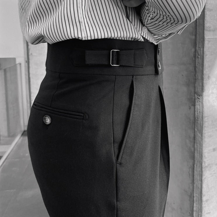Sartoriale High-Waist Bundfaltenhose in Schwarz