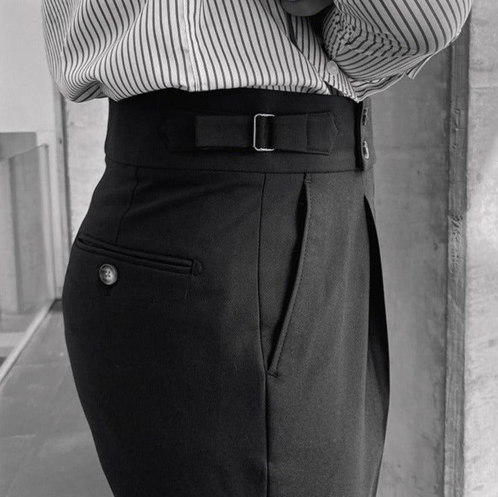 Sartoriale High-Waist Bundfaltenhose in Schwarz
