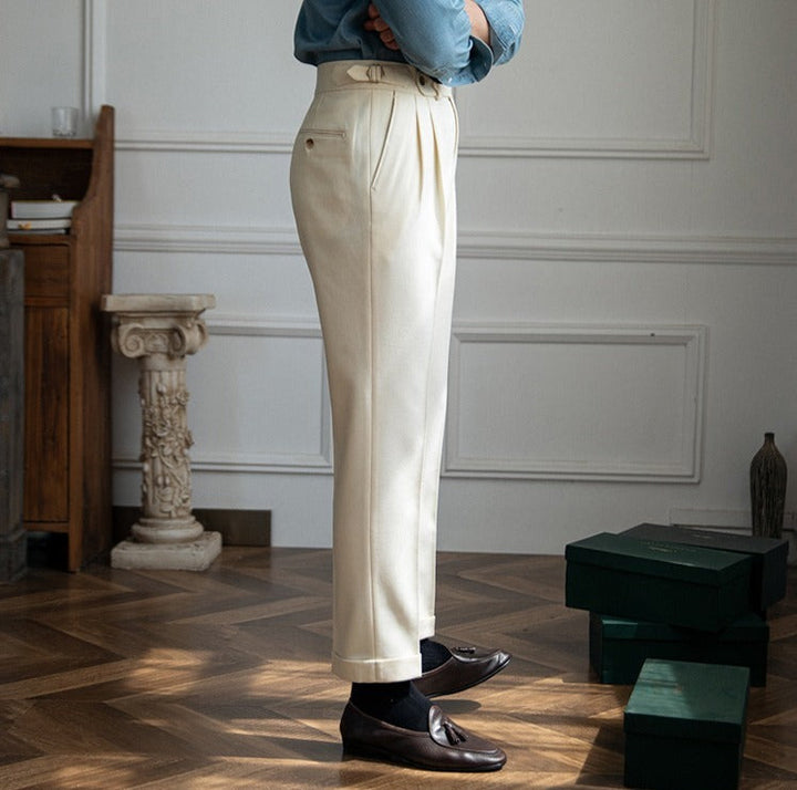 Sartoriale High-Waist Bundfaltenhose in Marineblau