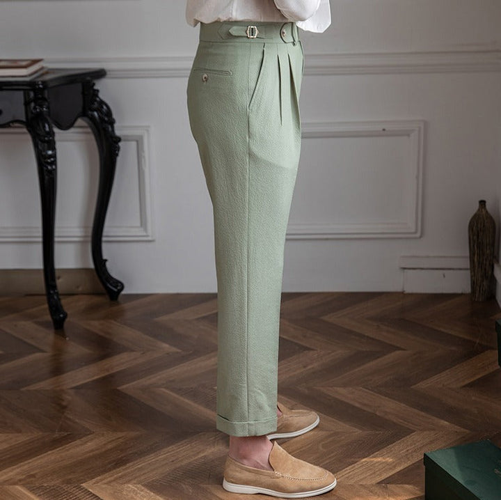 Sartoriale Sommerhose mit Bundfalten in Salbeigrün