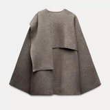 Gundula – Cape mit Schal-Detail