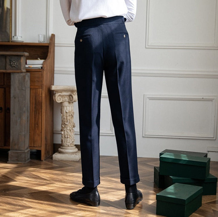 Sartoriale High-Waist Bundfaltenhose in Marineblau