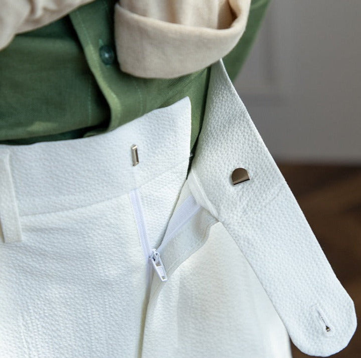 Sartoriale Sommerhose mit Bundfalten in Salbeigrün