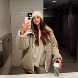 Heike – Kuschelige Teddyjacke im Kontrast-Look