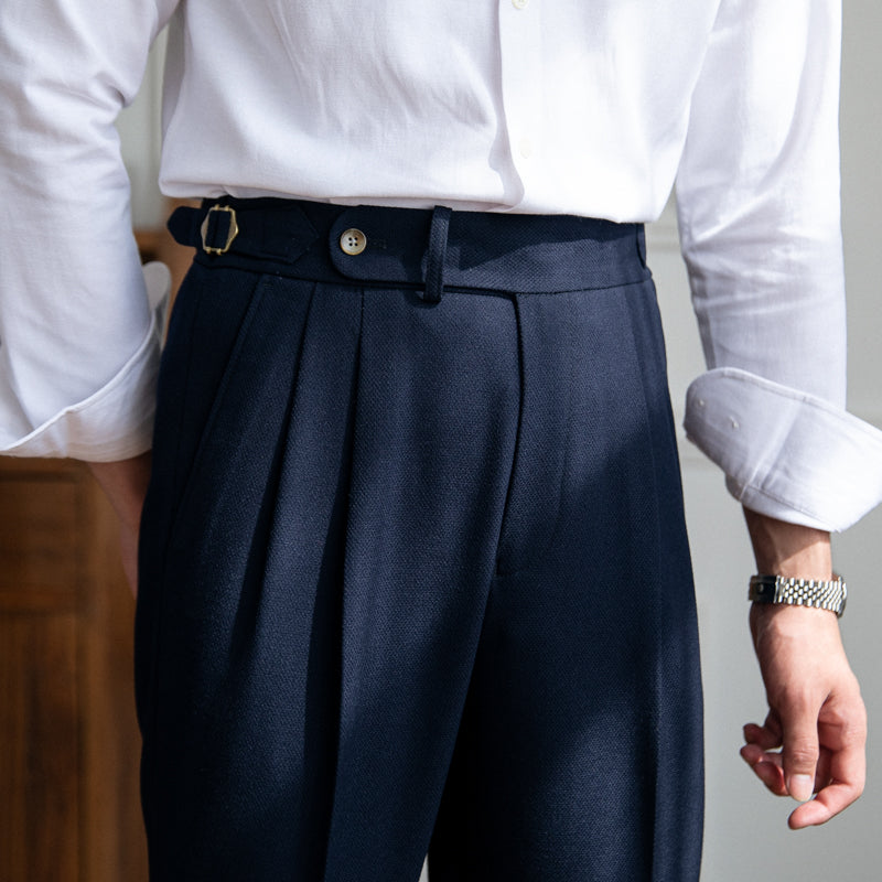 Sartoriale High-Waist Bundfaltenhose in Marineblau