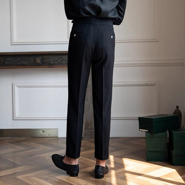 Sartoriale Sommerhose mit Bundfalten in Salbeigrün