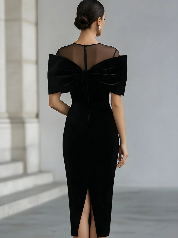 Dramatisches schwarzes Samtbogen-Midi-Kleid