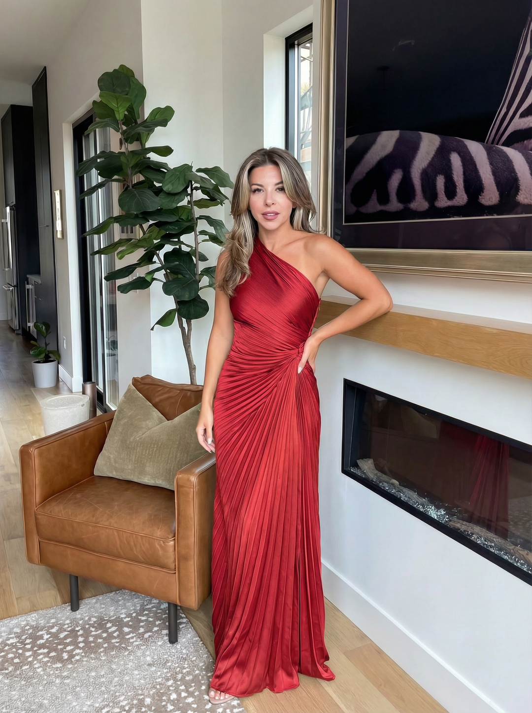 Asymmetrisches One-Shoulder-Kleid mit Plissee-Struktur