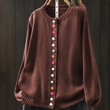 Imke – Strickjacke mit Zierknöpfen
