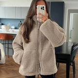 Heike – Kuschelige Teddyjacke im Kontrast-Look