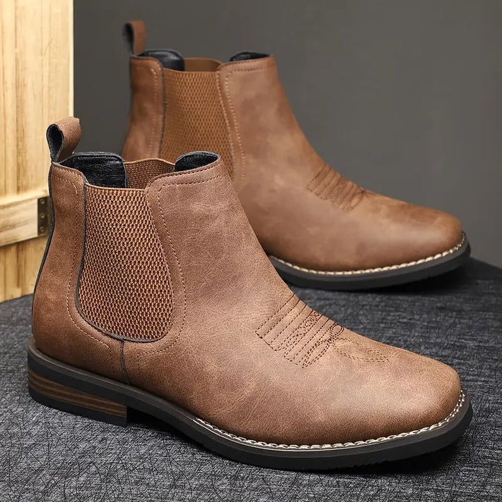 Eleganter Wildleder-Stiefel im Western-Stil