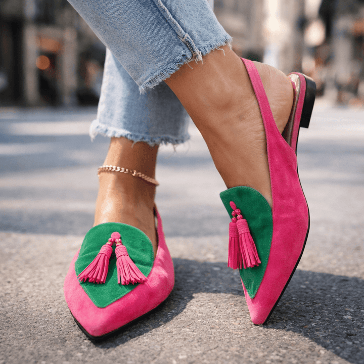 Zweifarbige Slingback-Loafer mit Quasten in Pink und Grün