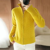 Mila – Strickjacke mit Stehkragen
