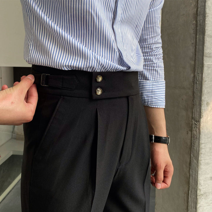Sartoriale High-Waist Bundfaltenhose in Schwarz