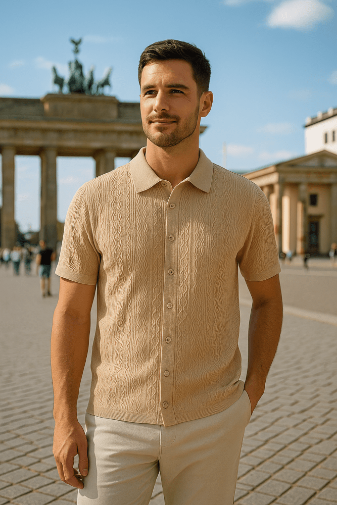 Beige Strick-Poloshirt mit durchgehender Knopfleiste
