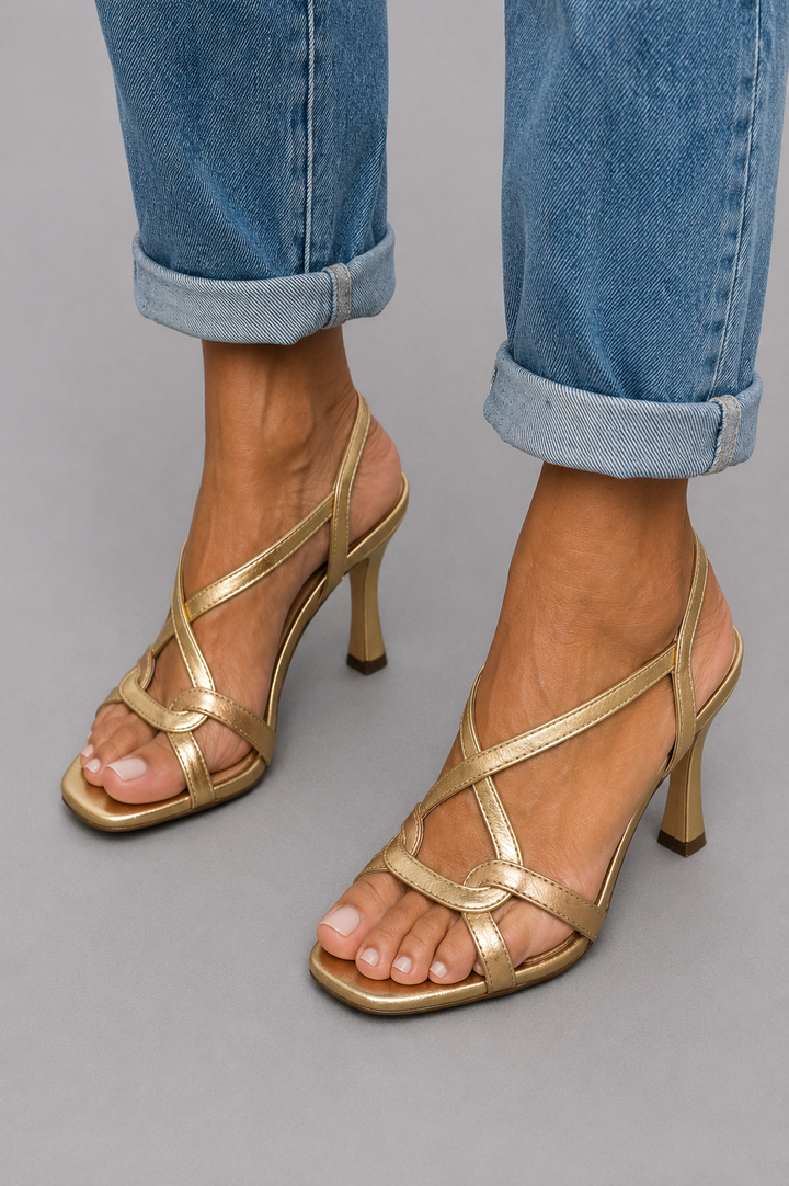 Goldfarbene Slingback-Sandaletten mit Karree-Spitze