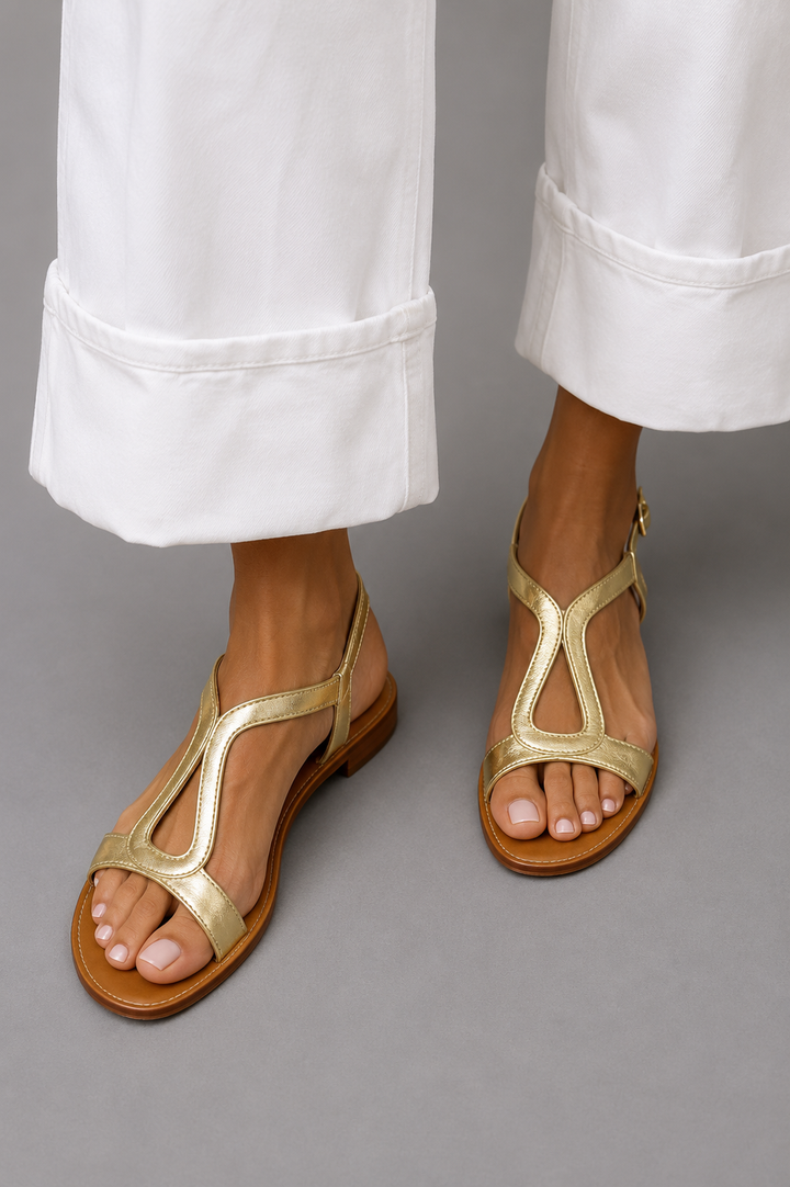 Flache Metallic-Sandalen mit Cut-Out-Design in Gold