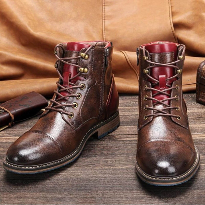Charakterstarker Cap-Toe Schnürstiefel in Braun/Bordeaux