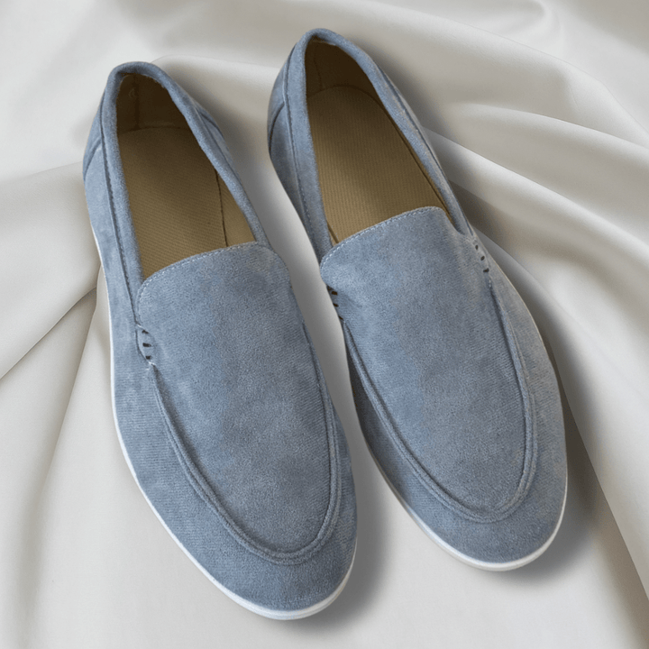 Schwarzer Veloursleder-Loafer mit heller Sohle