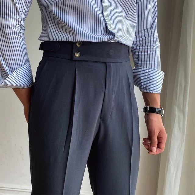 Sartoriale High-Waist Bundfaltenhose in Schwarz