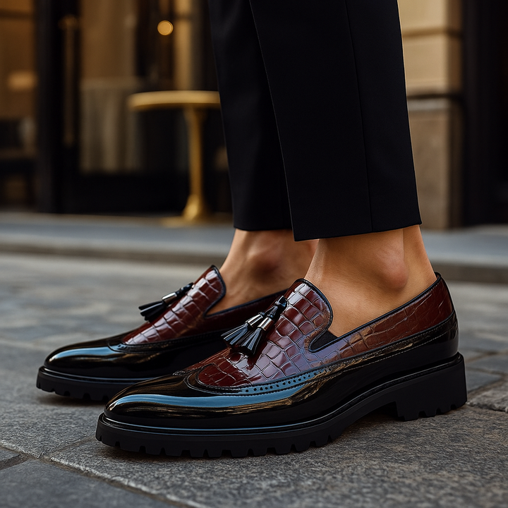Chunky Tassel Loafer mit Krokodil-Prägung und Lackleder
