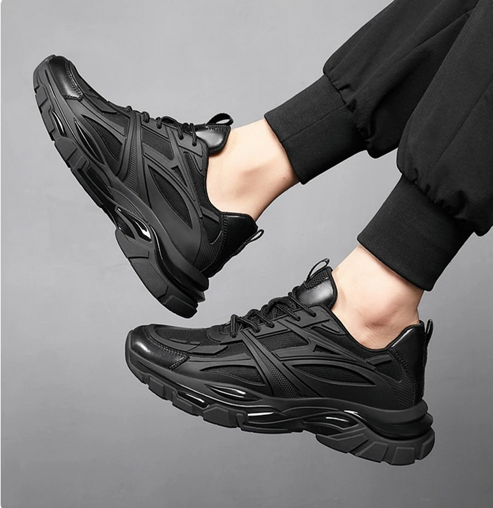 Dynamischer Chunky Sneaker in Triple Black