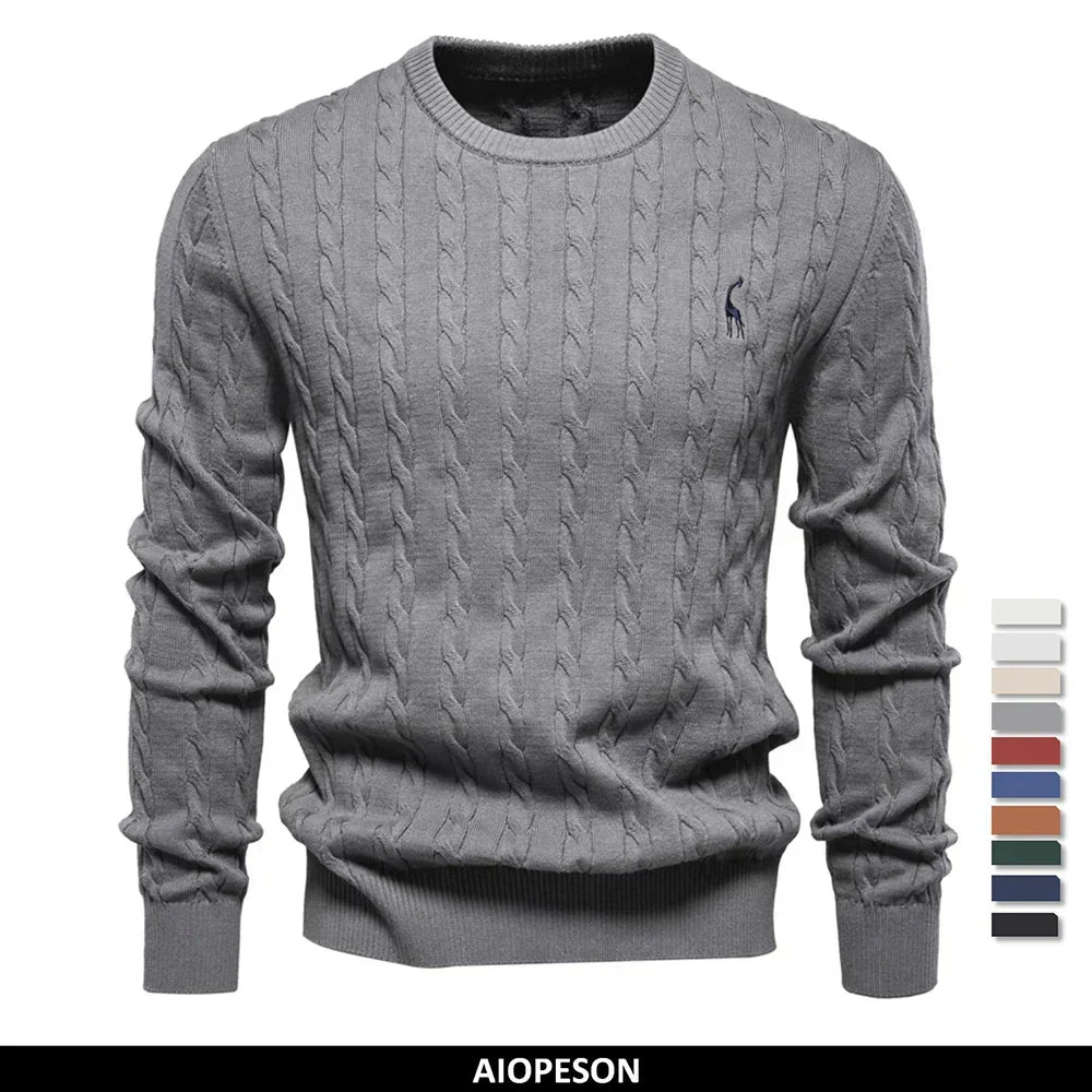 Marineblauer Zopfstrickpullover mit rotem Logo-Detail