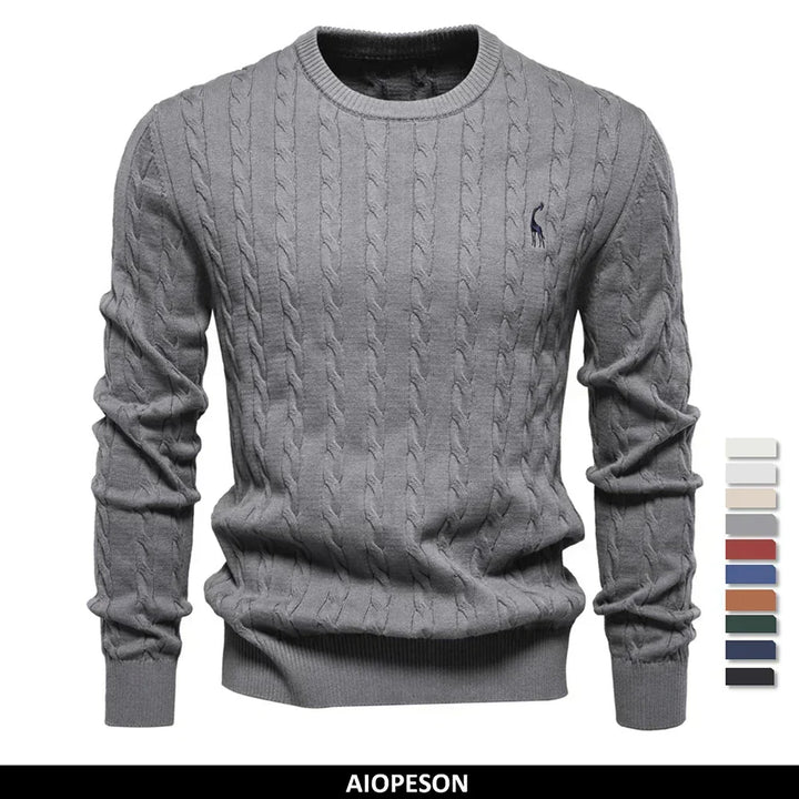 Marineblauer Zopfstrickpullover mit rotem Logo-Detail