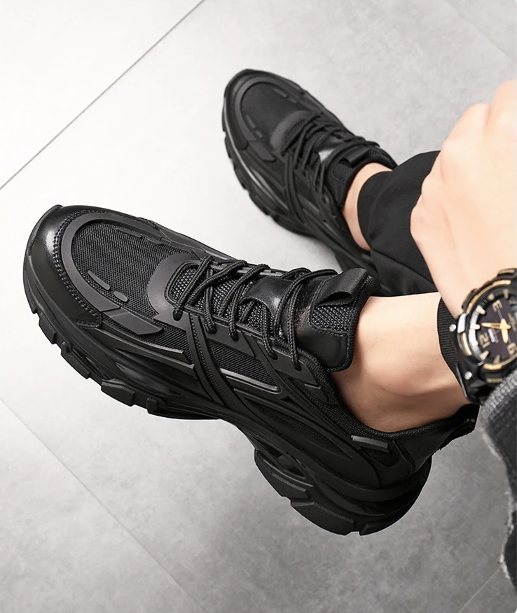 Dynamischer Chunky Sneaker in Triple Black