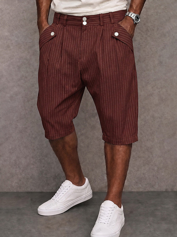 Sartoriale Nadelstreifen-Shorts mit Bundfalten in Anthrazit