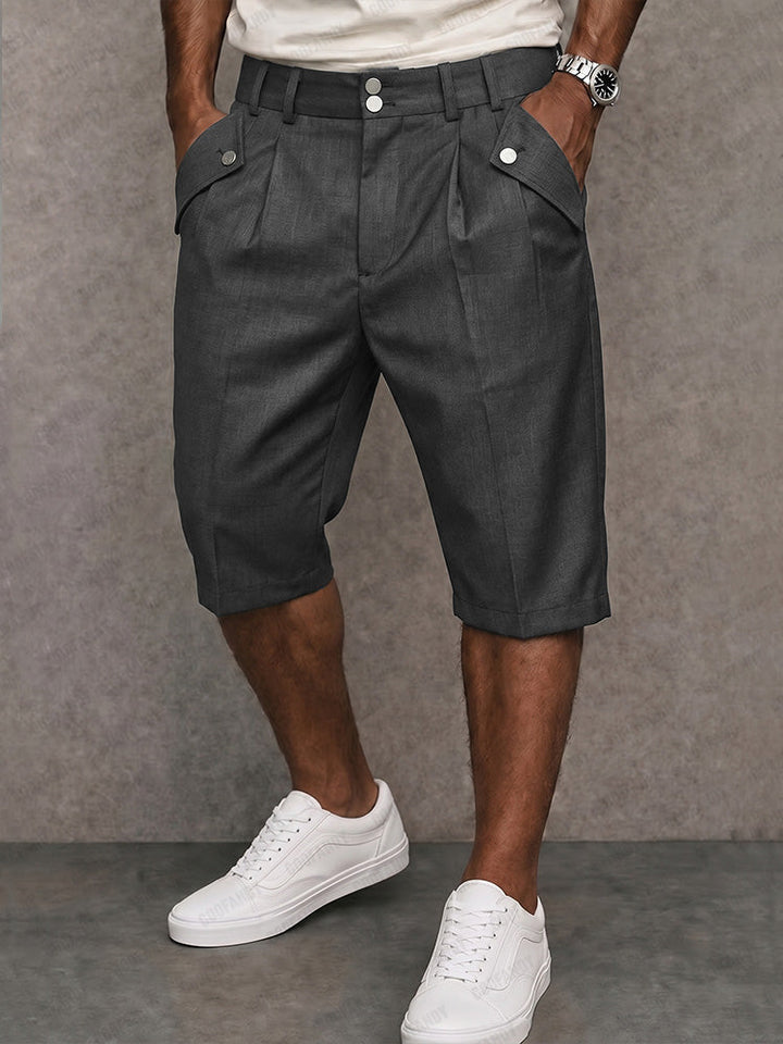 Sartoriale Nadelstreifen-Shorts mit Bundfalten in Anthrazit