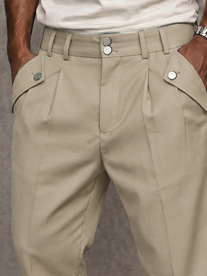 Sartoriale Nadelstreifen-Shorts mit Bundfalten in Anthrazit