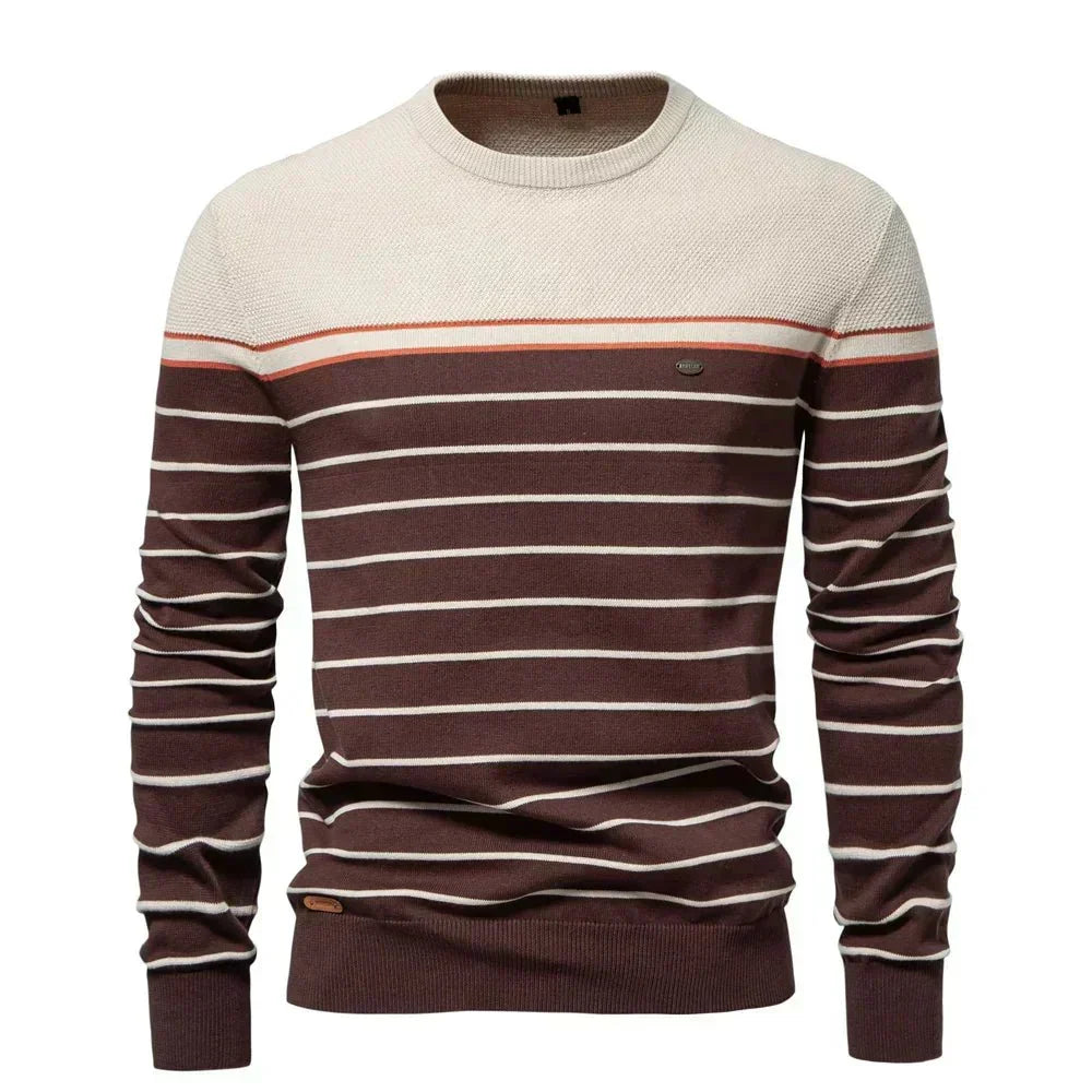 Gestreifter Rundhals-Pullover mit marineblauer Schulterpartie