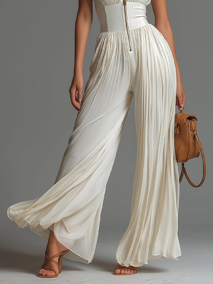 Cremeweißer Plissee-Jumpsuit mit weitem Palazzo-Bein