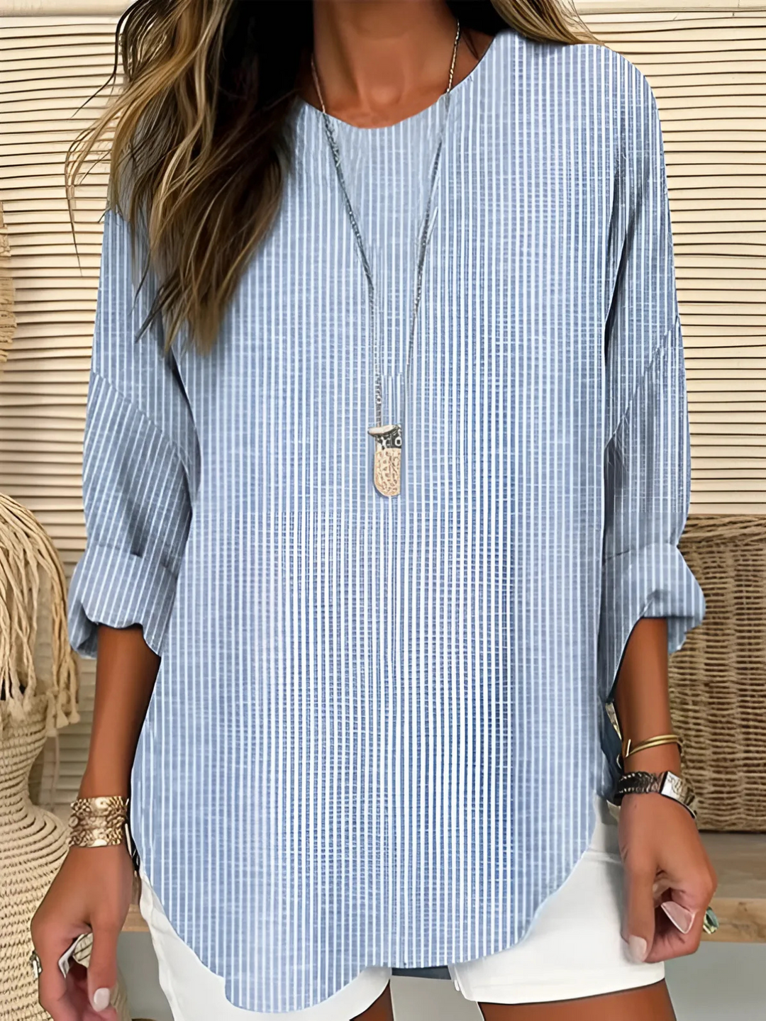 Hellblau gestreifte Damen-Bluse im Oversize-Schnitt