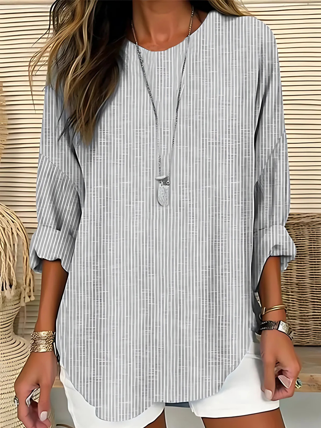 Hellblau gestreifte Damen-Bluse im Oversize-Schnitt