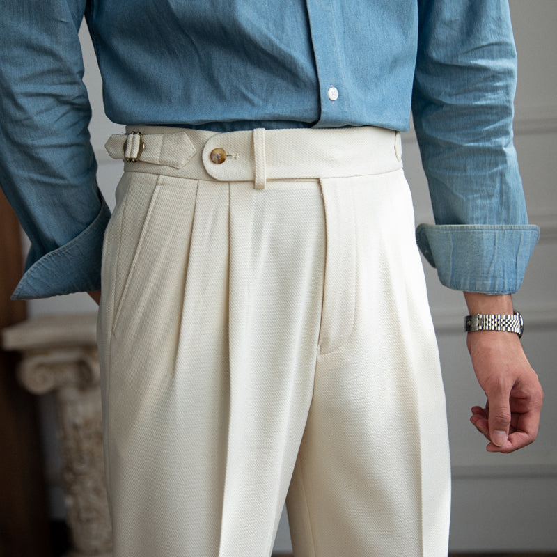 Sartoriale High-Waist Bundfaltenhose in Marineblau