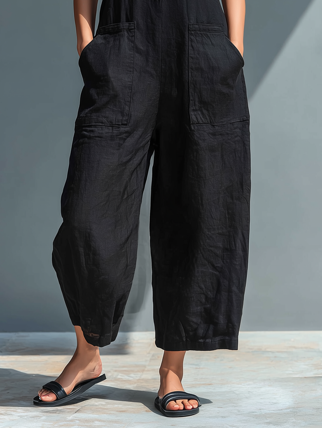 Schwarzer Jumpsuit mit Stehkragen