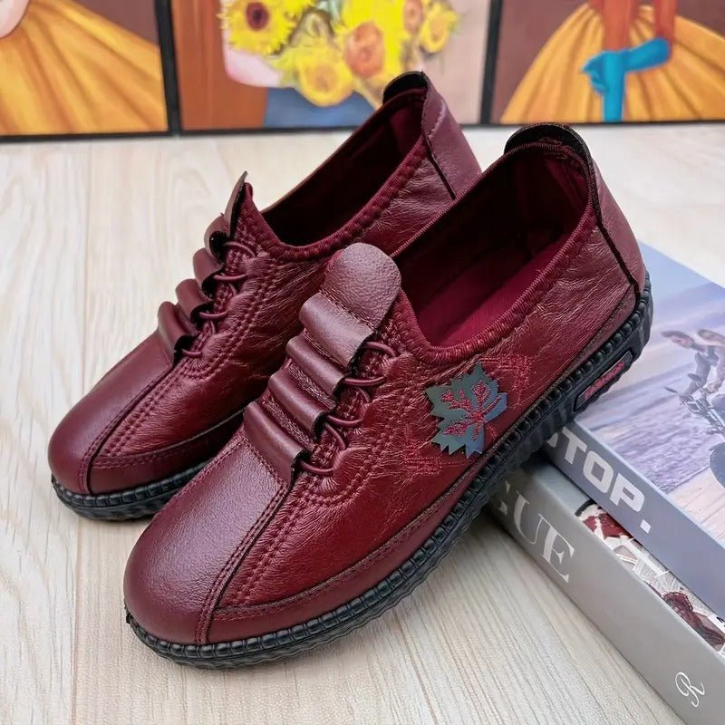 Strukturierter Komfort-Slip-On mit Blatt-Stickerei