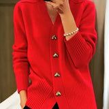 Monika – Strickjacke mit Herzknöpfen