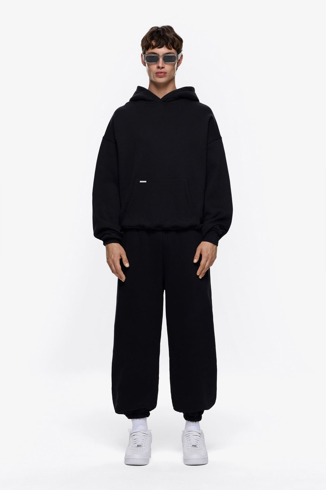 Premium Minimalistischer Hoodie in Schwarz