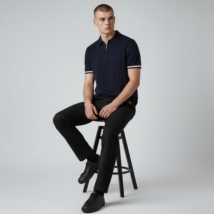 Dunkelblaues Strick-Poloshirt mit Reißverschluss und Kontraststreifen