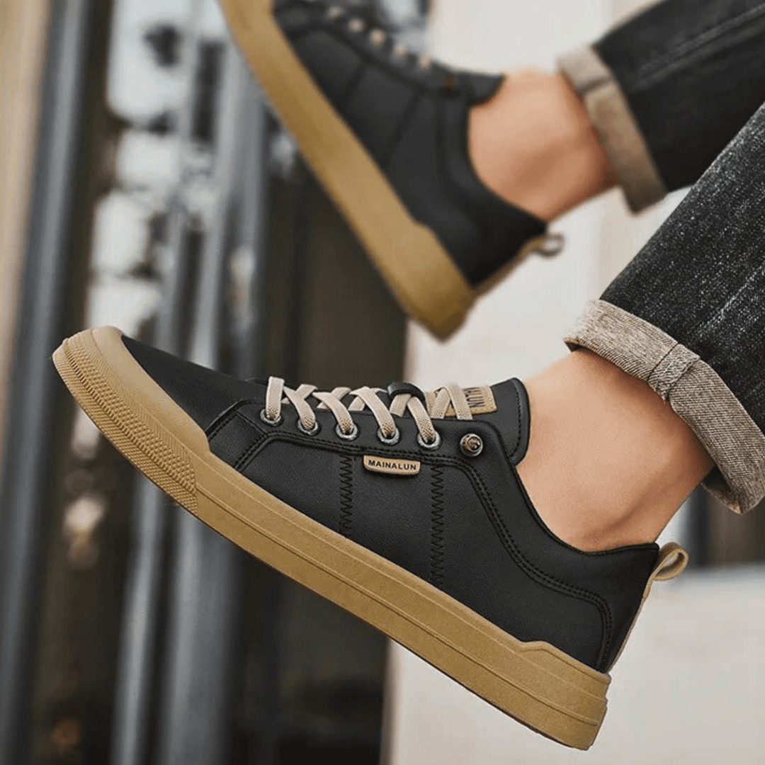Cleaner Casual-Sneaker mit Camel-Akzenten